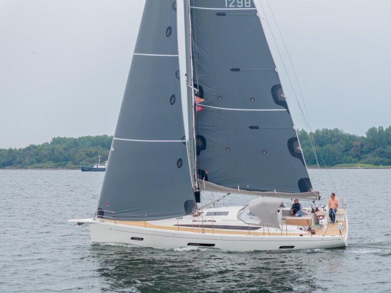 Italia Yachts - 12.98