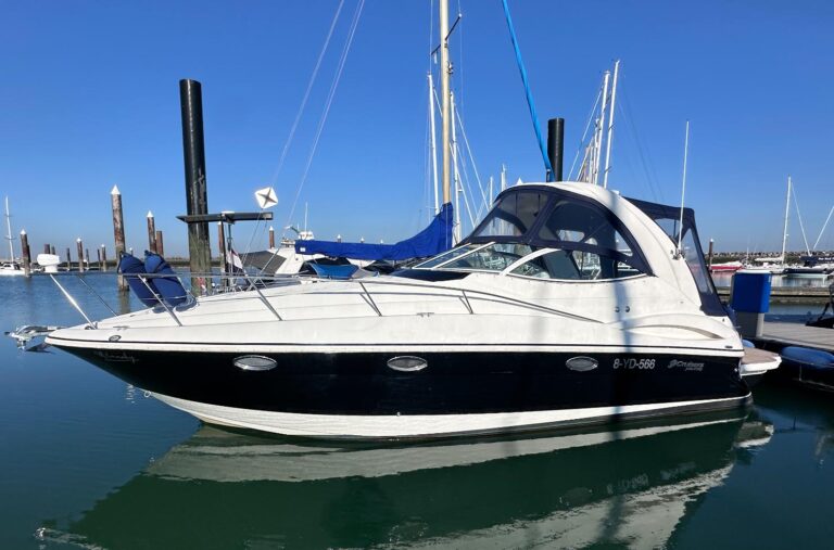 Cruisers Yachts - 310 Express